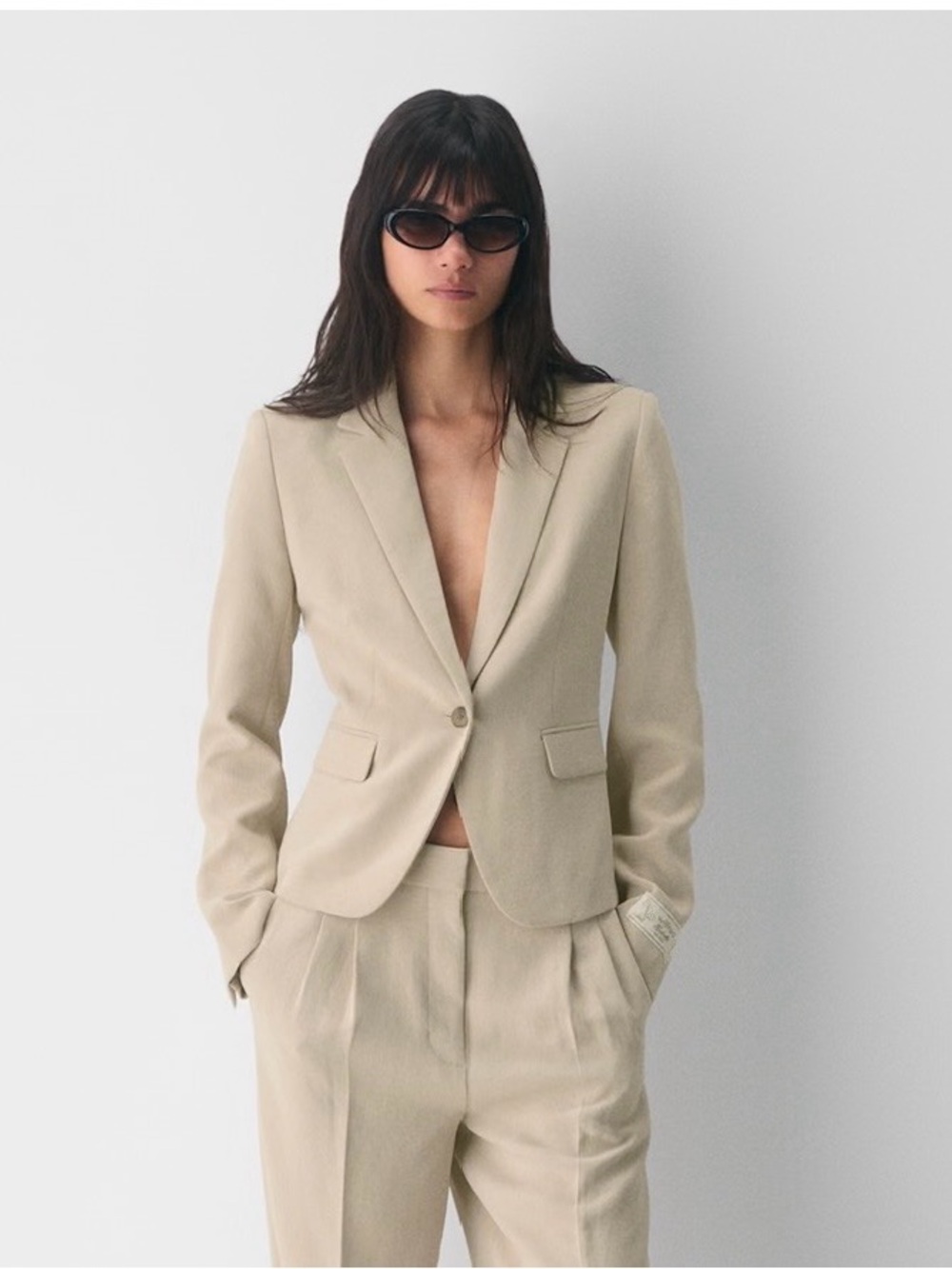 WORN ONCE - Aritzia Etiquette Blazer - Colour Marcona Beige - Size 8